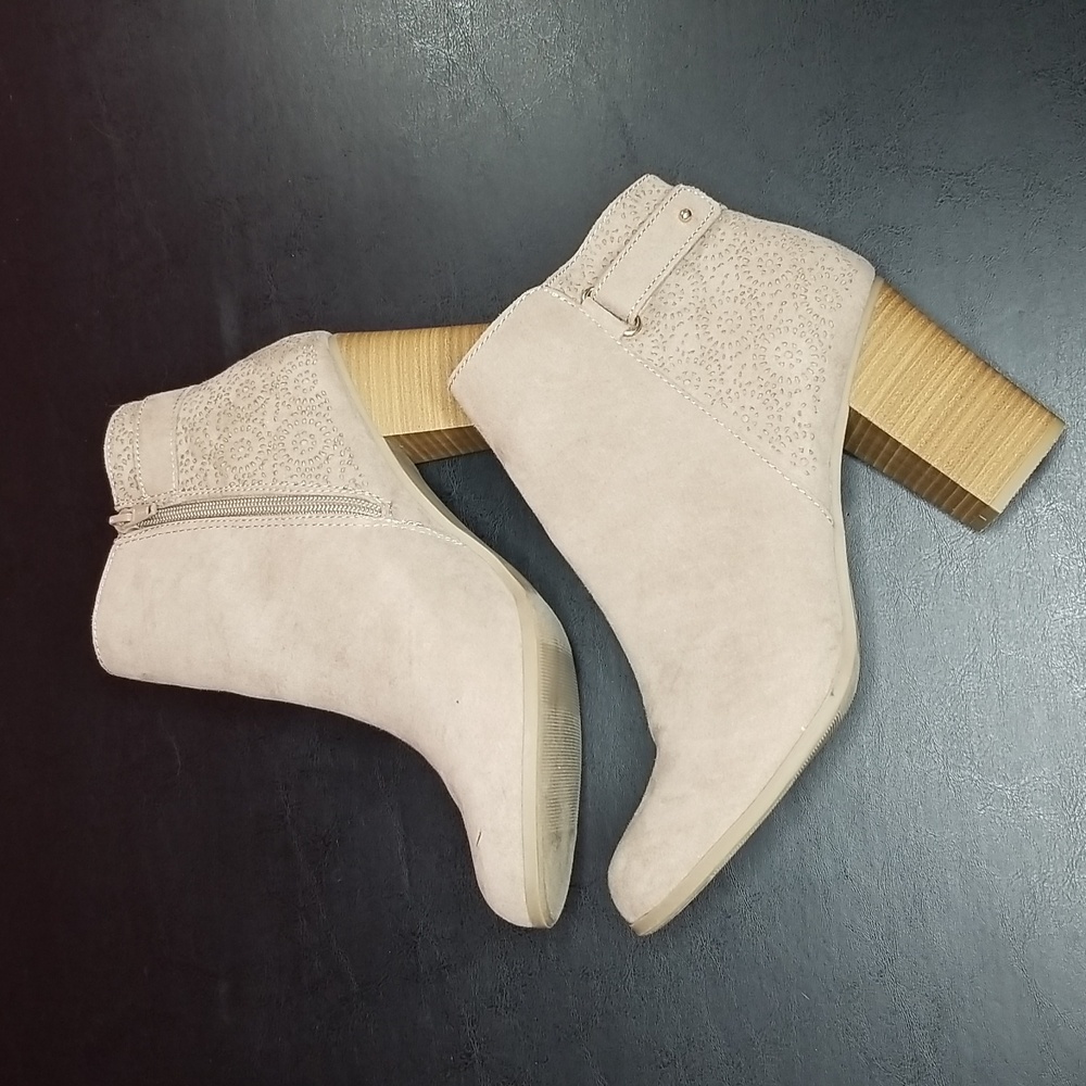 Lauren Conrad tan block heel bootie size 10
